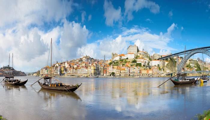 Porto, Douro Nehrine açılan bir kitap gibidir.